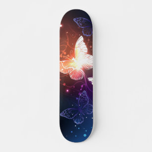 Glühende Nachtschmetterlinge Skateboard