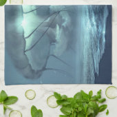 Glühende Quallenwolke über Meeresblau Geschirrtuch (Gefaltet)