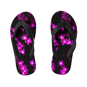 Glühende rosa Blume Kinderbadesandalen