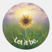 Glühende Sonnenblume auf grasbedecktem Feld Runder Aufkleber (Vorderseite)