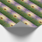 Glühende Sonnenblume auf grüner Wiese Geschenkpapier (Ecke)