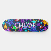Glühende Sterne Muster mit Namen Skateboard (Horizontal)