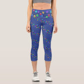 Glühende Weihnachts-Lichter auf blau Capri Leggings (Vorderseite)
