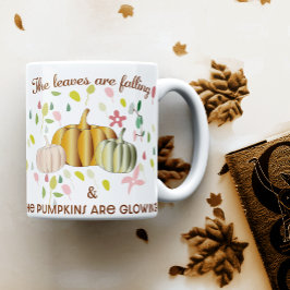 Glühender Kürbis und Herbst hinterlassen Blumendoo Kaffeetasse