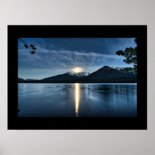 Glühender Mond über dem Poster