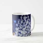 Glühender Weihnachtsbaum mit blauem Hintergrund Kaffeetasse (VorderseiteRechts)