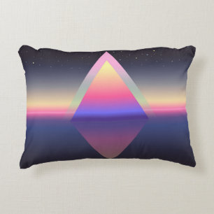 Glühendes Dreieck. Ätherum-Konzept. futuristische  Dekokissen