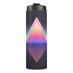 Glühendes Dreieck. Ätherum-Konzept. futuristische Thermosbecher