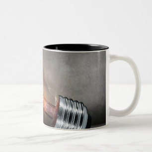 Glühendes Glühlampe-gebrochenes Glasrauch-Foto Zweifarbige Tasse