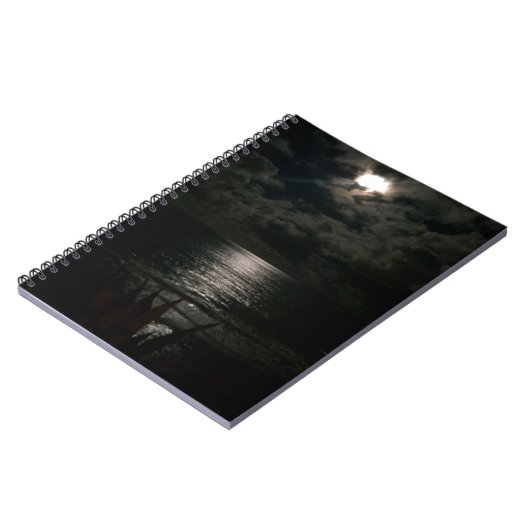 Glühendes Mondlicht, das auf dem Ozean reflektiert Notizblock (Linke Seite)