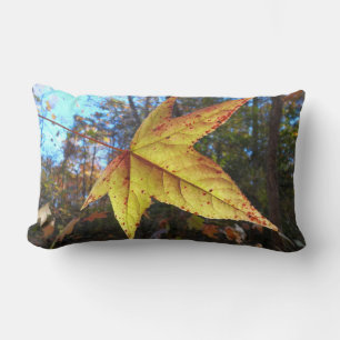 Glühendes Süße-Leaf im Wald Lendenkissen