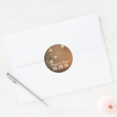 Glühwürmchen, die in den Gläsern der Bäume stehen, Runder Aufkleber (Umschlag)