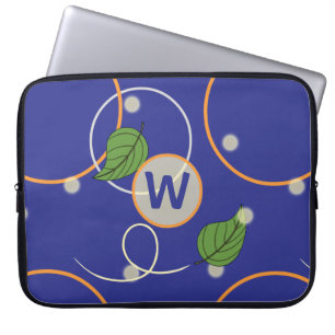 Glühwürmchen über dem Wasserschlauch Laptopschutzhülle