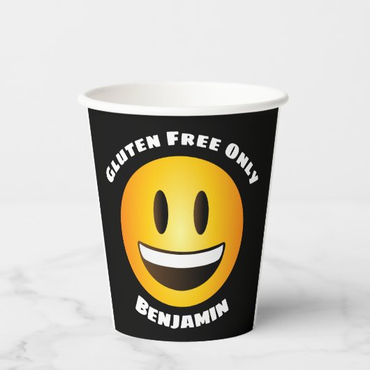 Glutenfreies Lächeln im Emoji-Gesicht Pappbecher (Vorderseite)