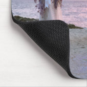 Glycinien-Hochzeitsbogen am Strand Mousepad (Ecke)