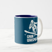 Gnar Whisperer Skiing Zweifarbige Tasse (VorderseiteRechts)