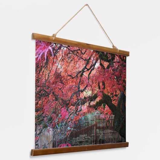 Gnarly Red Japan Maple and Bamboo Fence Wandteppich Mit Holzrahmen (Gewinkelt)