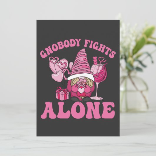 Gnobody kämpft allein Funny Cancer Awareness Gnome Einladung (Stehend Vorderseite)