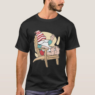 Gnom beim Sonnenbaden für Kinder T-Shirt
