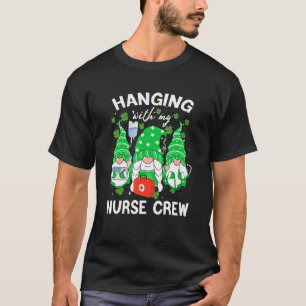 Gnom-Krankenschwester beim Abhängen mit meiner Pfl T-Shirt