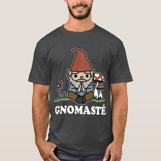 Gnomaste Meditating Gnome Funny Yoga T-Shirt (Vorderseite)