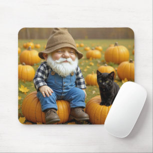 Gnome Bauer auf einem Herbstpumpen Mousepad