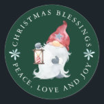 Gnome Christmas Segings Peace Liebe Joy Runder Aufkleber<br><div class="desc">Ein traditionelles Nisse-Gnom bringt Weihnachtssegmente von Frieden, Liebe und Freude. Der gesamte Text kann personalisiert sein, sodass Sie Ihre eigenen Lieblingssegmente hinzufügen können. Der Gnome trägt einen roten Hut mit einem grauen Stern, der seinen Fäustern und Stiefeln entspricht. Er auch als langer Bart, der die meisten von ihm bedeckt. Er...</div>