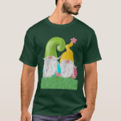Gnome Couple Stehend im Gras Unisex T-Shirt (Vorderseite)