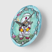 Gnome der weiblichen Krankenschwester Runde Wanduhr (Winkel)