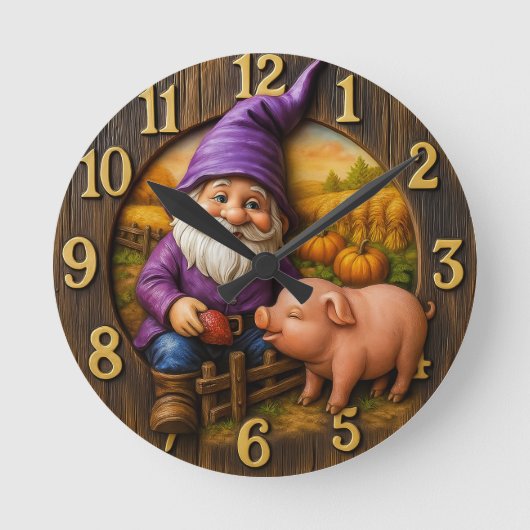 Gnome Feeding Pig in Autumn Farm Scene Runde Wanduhr (Vorderseite)