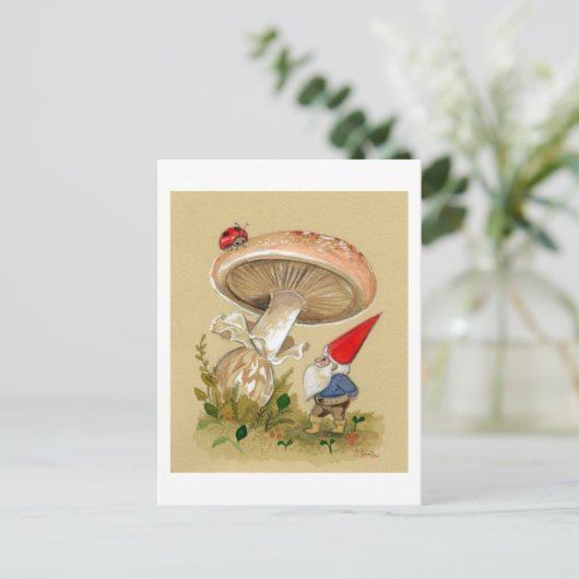 Gnome finden einen Marienkäfer und einen Pilz Postkarte (Stehend Vorderseite)