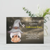 Gnome Hexch Pumpkin Cloudy Sky Halloween-Party Einladung (Stehend Vorderseite)