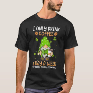 Gnome I only Drink Kaffee 3 Tage die Woche St. Pat T-Shirt