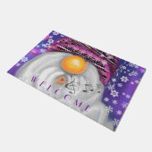 Gnome in Lila Hütten Singen ein Weihnachtslied Wil Fußmatte (Schrägansicht)