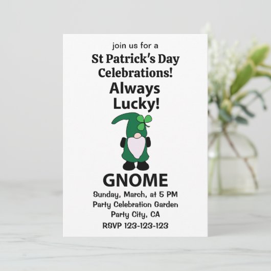 Gnome Kleeblatt Lucky St Patricks Day Gnome Einladung (Stehend Vorderseite)