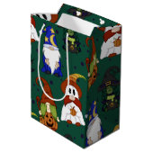 Gnome-o-Ween (Groß) Geschenktasche Mittlere Geschenktüte (Rückseite Schrägansicht)