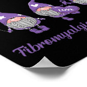 Gnome One Fights Allone Fibromyalgie Awareness Mon Poster (Ecke)