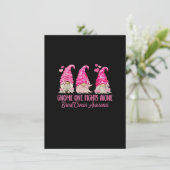 Gnome One Fights Alone Breast Cancer Awareness Pin Einladung (Stehend Vorderseite)