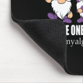 Gnome One kämpft allein Fibromyalgie Bewusstseinsw Mousepad (Ecke)