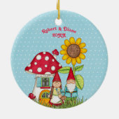 Gnome-Paare im Garten auf blauem Hintergrund Keramik Ornament (Hinten)