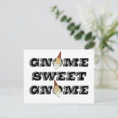 Gnome Sweet Gnome lustige Postkarte (Stehend Vorderseite)