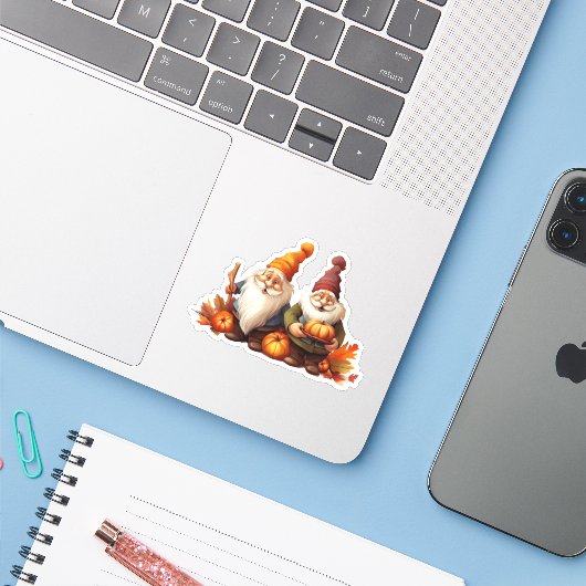 Gnome und Pumpkins fallen Sticker (Laptop mit iPhone)