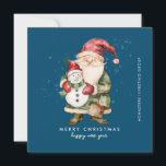 Gnome und Snowman Frohe Weihnachtsgeschäftlichkeit Feiertagskarte<br><div class="desc">Eine rot gekleidete Gnome steht neben einem Schneemann in einem grünen Strumpf mit Hut und rotem Schal. Sie sind umgeben von einem weißen Schneeabbau, der auf dem dunkelblauen Hintergrund Pop. Die minimalistische Ästhetik entsteht mit einem einfachen Frohen Weihnachten und Glück Neues Jahr unten. Der Firmenname läuft senkrecht auf der rechten...</div>