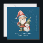 Gnome und Snowman frohe Weihnachtsgeschenk Feiertagskarte<br><div class="desc">Eine rot gekleidete Gnome steht neben einem Schneemann in einem grünen Strumpf mit Hut und rotem Schal. Sie sind umgeben von einem weißen Schneeabbau, der auf dem dunkelblauen Hintergrund Pop. Die minimalistische Ästhetik entsteht mit einem einfachen Frohen Weihnachten und Glück Neues Jahr unten. Der Firmenname läuft senkrecht auf der rechten...</div>