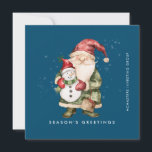 Gnome und Snowman Season's Greetings Business Flat Feiertagskarte<br><div class="desc">Ein in Rot und Grün gekleideter Gnome steht neben einem Schneemann in einem roten Strumpf mit Hut und rotem Schal. Sie sind umgeben von einem weißen Schneeabbau, der auf dem dunkelblauen Hintergrund Pop. Die minimalistische Ästhetik wird mit einem einfachen Grüße der Saison unten und der Firmenname senkrecht auf dem rechten...</div>