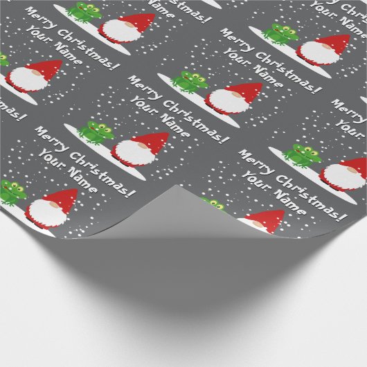 Gnome with green frog cartoon funny Christmas Geschenkpapier (Ecke)