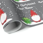 Gnome with green frog cartoon funny Christmas Geschenkpapier (Rolleneckpunkt)