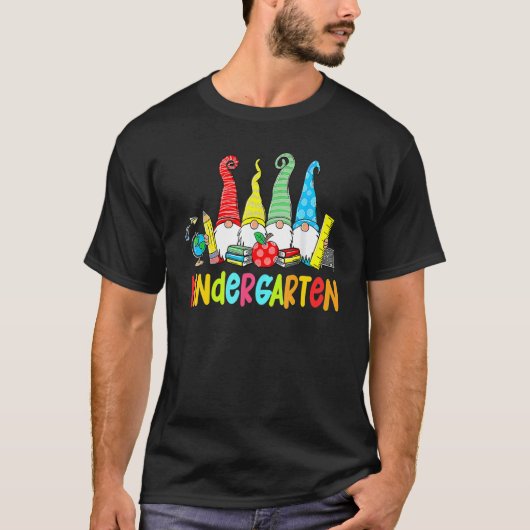 Gnomen Kindergarten Crew First Day Teacher Back To T-Shirt (Vorderseite)