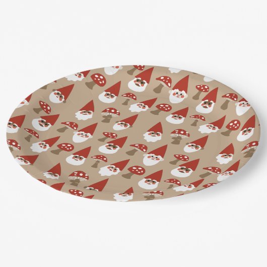 Gnomen und Pilzplatten Pappteller (Schrägansicht)