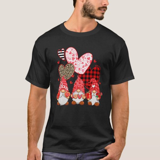 Gnomes Holding Leopard Heart Buffalo Plaid Valenti T-Shirt (Vorderseite)